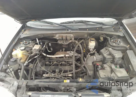 2005 Ford Escape Xls z USA, uszkodzony, nr VIN 1FMYU92Z05KA89566